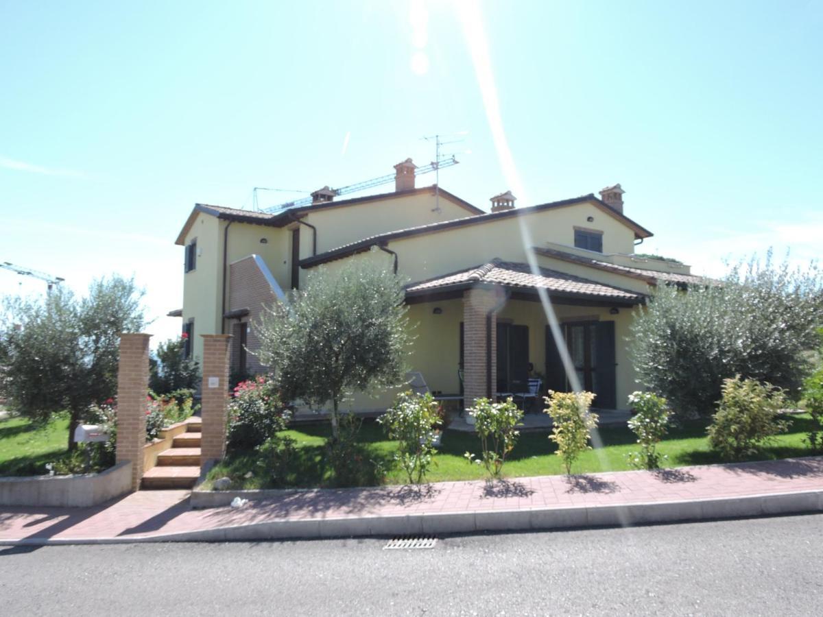 La Casa Di Marco E Lorella Fratta Todina Екстериор снимка